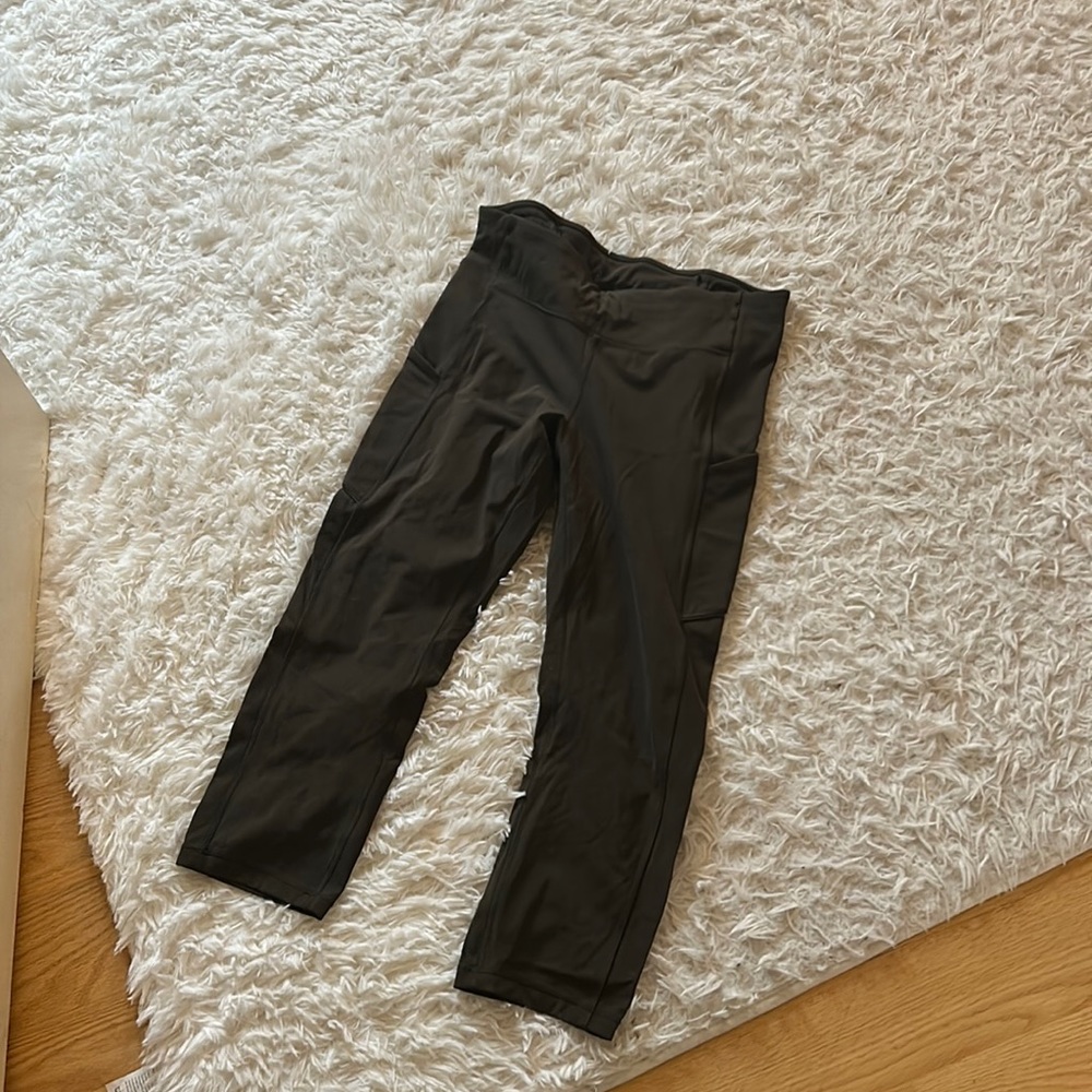 Lulu compression capris with pockets